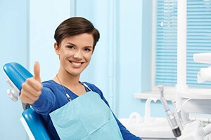 woman with short hair doing thumbs up