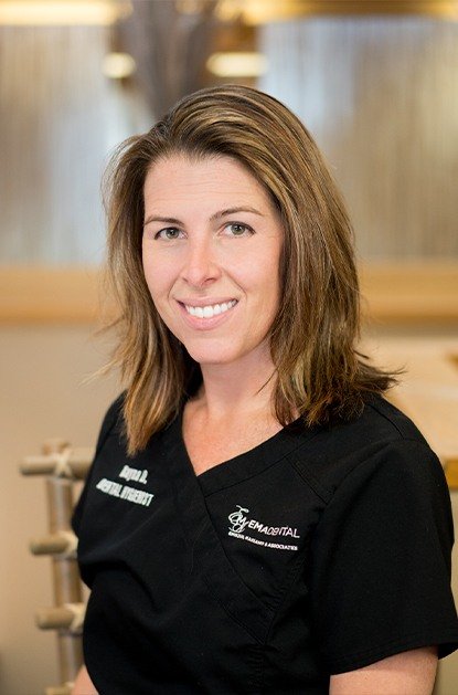 Hygienist, Rayna